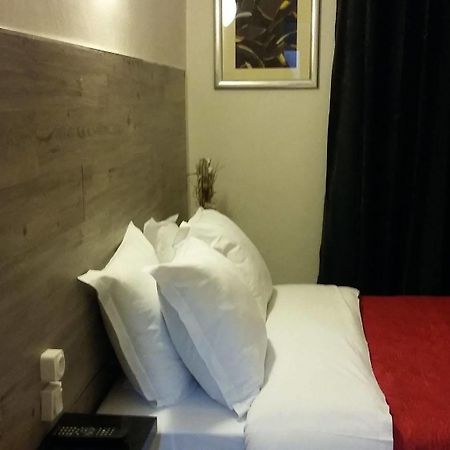 Hotel Nice Savoie Saint-Laurent-du-Var Kültér fotó